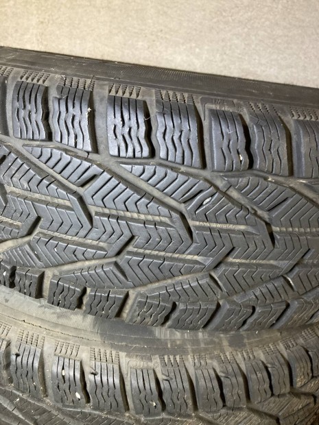 Eladó 225/65R17 téligumi