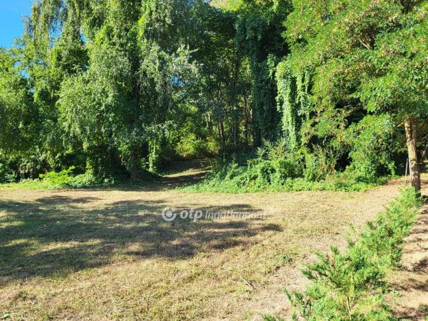 Elad� 2269 nm-es telek Si�fok