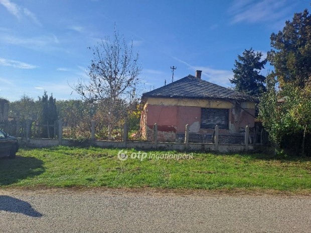 Elad� 2280 nm-es telek Napkor