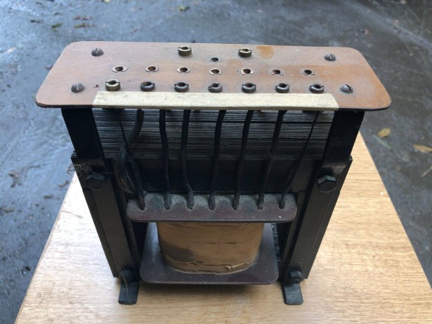 Elad� 230 Voltr�l 12, 24, 36 �s m�g transzform�tor