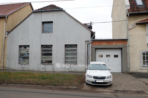 Elad� 230 nm-es h�z Szeged