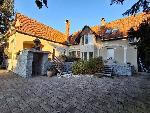 Elad� 232 nm-es h�z Balassagyarmat