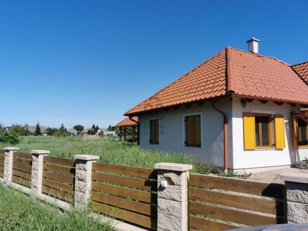 Elad� 234 nm-es h�z T�tszentm�rton