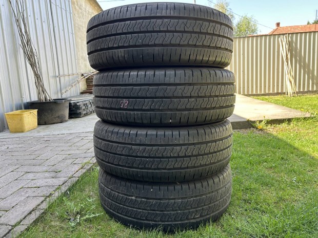 Eladó 235/65 r16C Kumho nyári gumi!
