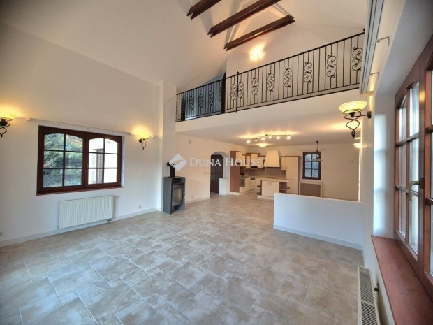 Elad� 236 nm-es h�z �r�m