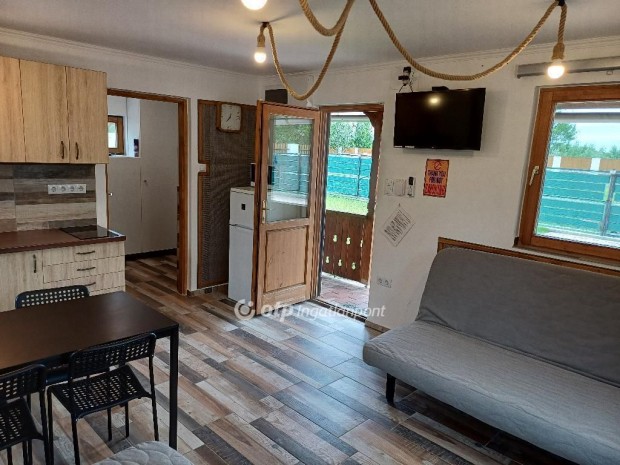 Elad� 23 nm-es h�z Dunavars�ny