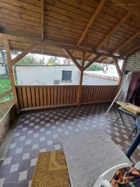 Elad� 240 nm-es Fel�j�tand� Csal�di h�z Kaposv�r