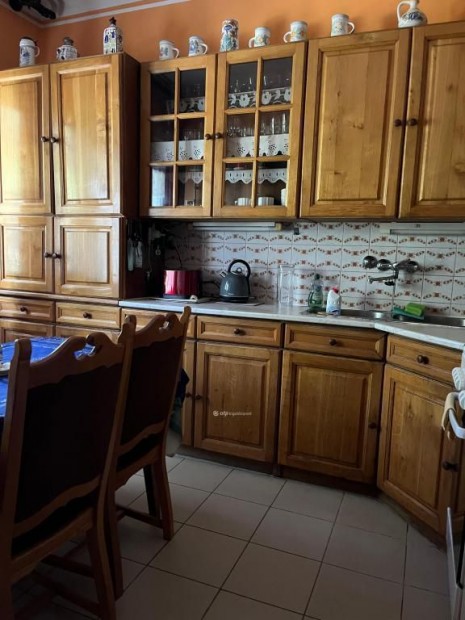 Elad� 240 nm-es h�z Moh�cs