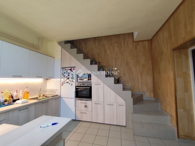 Elad� 241 nm-es h�z Dunaharaszti