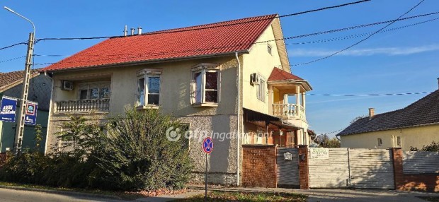 Elad� 242 nm-es h�z Hajd�n�n�s