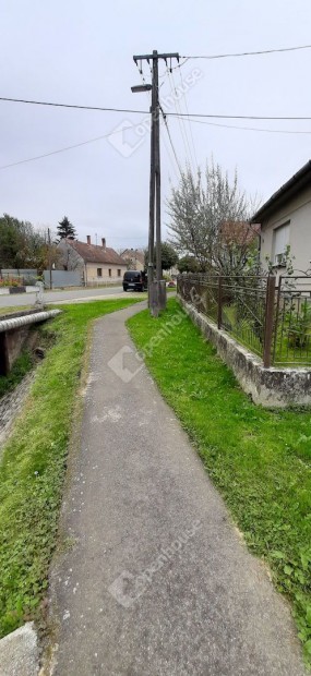 Elad� 2444 nm-es telek R�dics