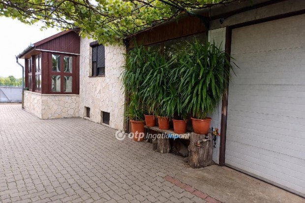 Elad� 244 nm-es h�z Beretty��jfalu