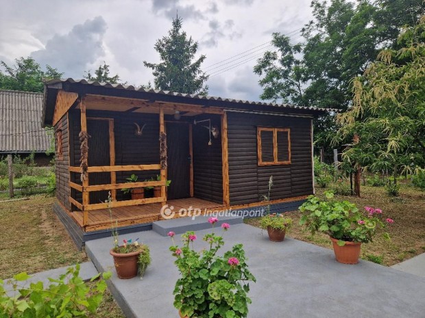 Elad� 25 nm-es h�z Hajd�bagos