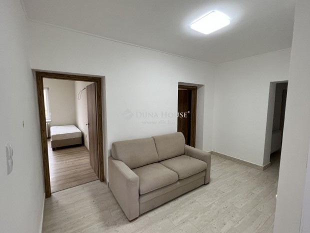 Eladó 260 m2-es, FELÚJÍTOTT ház, Csákváron