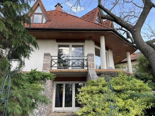 Eladó 262 nm-es ház Gödöllő