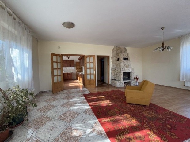 Elad� 264 nm-es �jszer� �llapot� Csal�di h�z Miskolc R�zm�ves utca