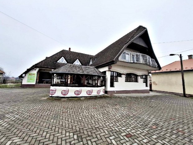 Elad� 270 nm-es Csal�di h�z Nagyberki