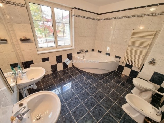 Elad� 273 nm-es h�z K�poln�sny�k