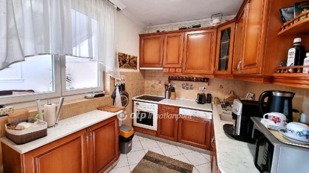 Elad� 277 nm-es h�z Hajd�szoboszl�