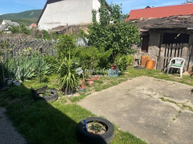 Elad� 27 nm-es h�z Piliscs�v