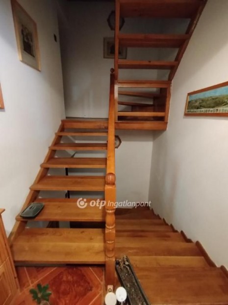 Elad� 280 nm-es h�z Koml�