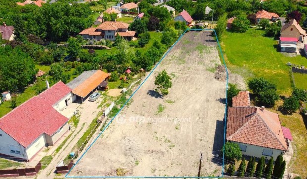 Elad� 2894 nm-es telek Poroszl�