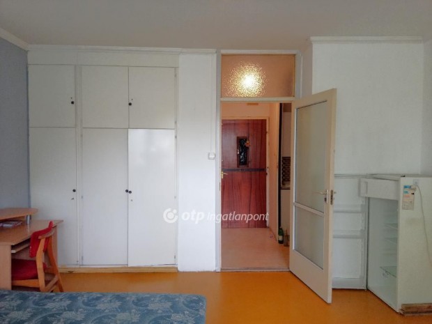 Elad� 28 nm-es lak�s Domb�v�r