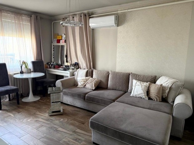 Elad� 28 nm-es panel lak�s Budapest III. ker�let