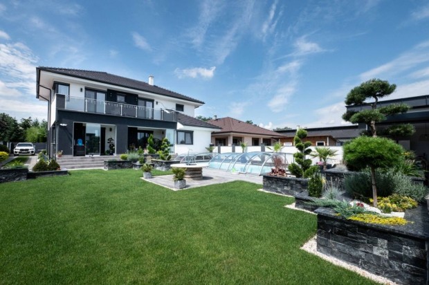 Elad� 294 nm-es h�z Ny�regyh�za