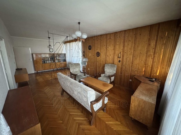 Elad� 2. emeleti erk�lyes belv�rosi lak�s