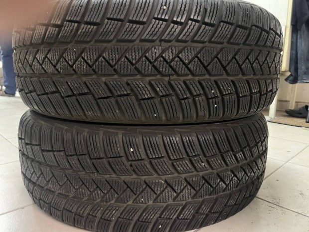 Elado 2 db 225/55R18 teligumi