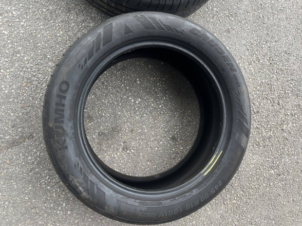 Eladó 2 db 245/50 R19 Kumho autógumi