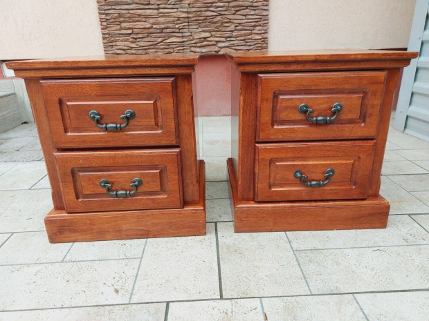 Elad� 2 db 2 fi�kos �jjeli szekr�ny kem�ny f�b�l. �r/ 2db B�tor sz�p