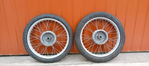 Eladó 2 db Simson kerék!