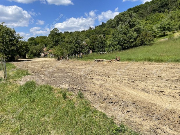 Elad� 2 db �p�t�si telek Csat�rban  LF-2 falusias lak��vezetben
