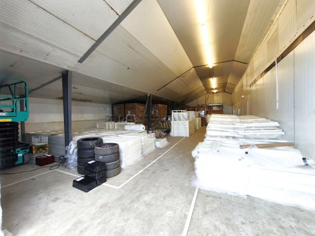 Elad� 2 db ipari csarnok Hajd�n�n�s ipari ter�let�n  ak�r k�l�n is!