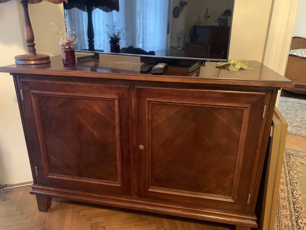 Elad� 2 db kiv�l� �llapot� neobarokk kom�d