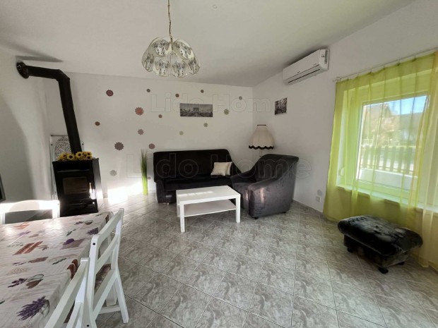 Elad� 2 gener�ci�s fel�j�tott nyaral� Balatonbogl�ron!