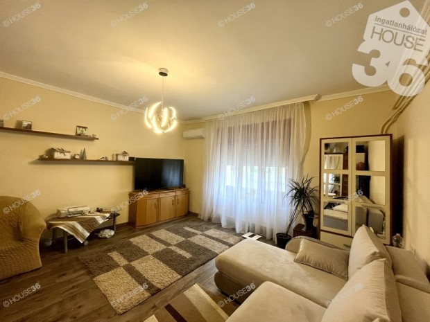 Eladó 2 szobás 60 m2-es felújított lakás a Petőfi lakótelep közelében!