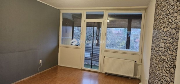 Elad� 2 szob�s, erk�lyes lak�s, Budapest 16. ker.