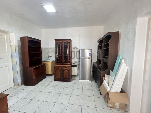 Elad� 2 szob�s csal�di h�z Berekb�sz�rm�nyben