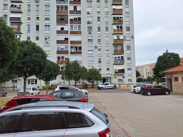 Eladó 2 szobás lakás Szekszárd déli városközpontjában