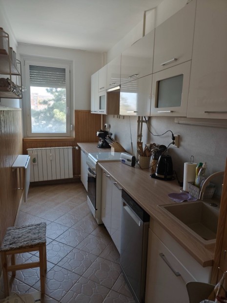 Elad� 2 szob�s lak�s Veszpr�mben, szigetelt t�rsash�zban