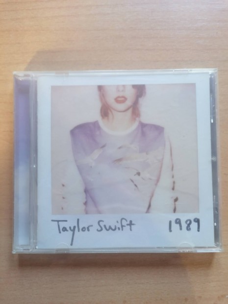 Elad 2 j Taylor Swift album s fot knyv  