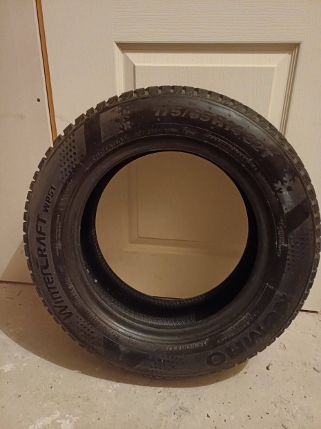Eladó 2db Kumho téligumi (175/65 R14 82T)