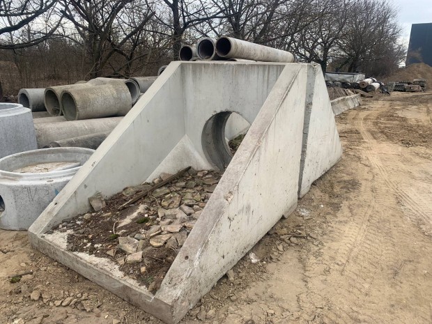 Eladó 2db Leier 80 beton előfej