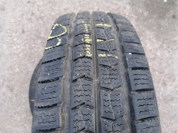 Eladó 2db. 2022-es gyártású Nexen 195/70R15C, 15C téli gumi