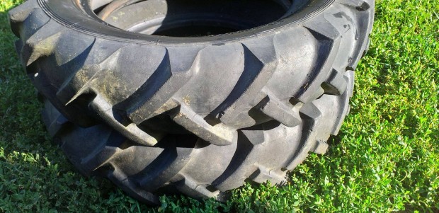 Elad� 2db.kistraktor gumi 12"!