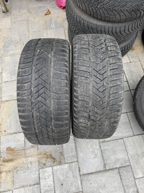 Eladó 2db téli Pirelli Sottozero 3 235/40 R19