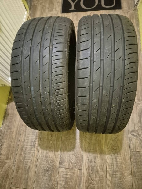 Elad 2db j Toyo Tires nyri gumi.